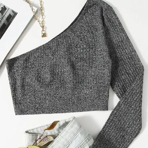 One shoulder for mom fitting crop tee